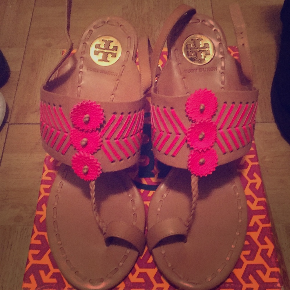 Gently used Tory Burch Sandals size 9 medium